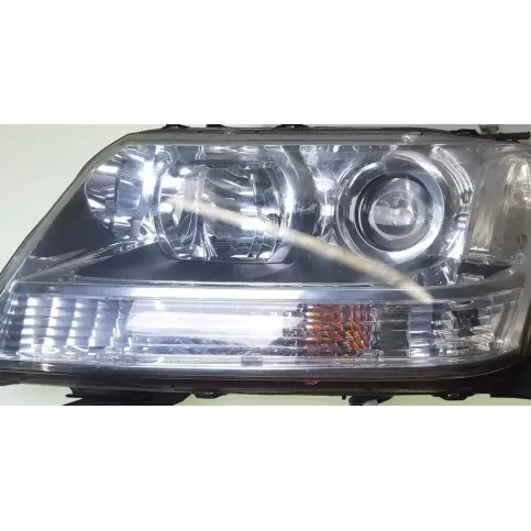 6R0820045H фара передня Suzuki Grand Vitara II 2009