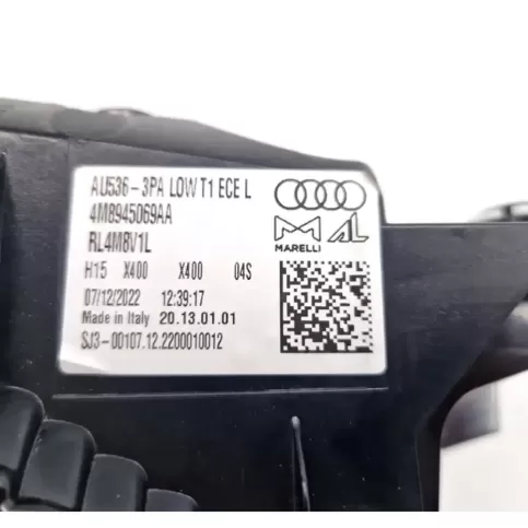 4M8945069AA фара задняя Audi Q8 2018