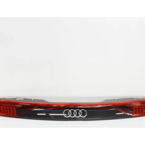 4M8945095P фара задняя Audi Q8 2021